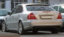 Mercedes E-klasse W211  lifting spoiler na szybe